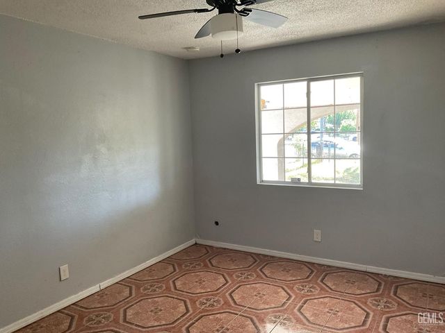 1020 Fairfax Road, Bakersfield, CA 93306