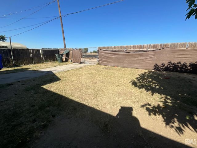 1020 Fairfax Road, Bakersfield, CA 93306