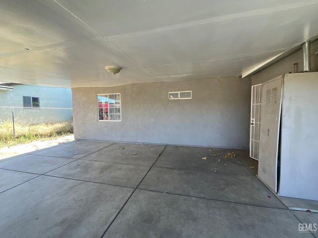 1020 Fairfax Road, Bakersfield, CA 93306