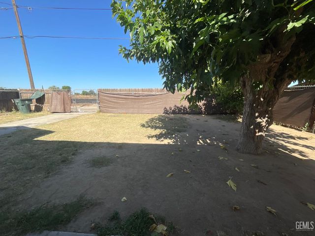 1020 Fairfax Road, Bakersfield, CA 93306