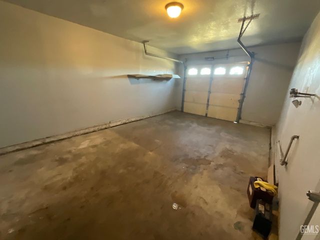 1020 Fairfax Road, Bakersfield, CA 93306