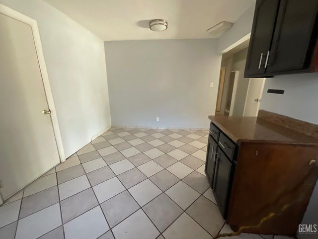 1020 Fairfax Road, Bakersfield, CA 93306