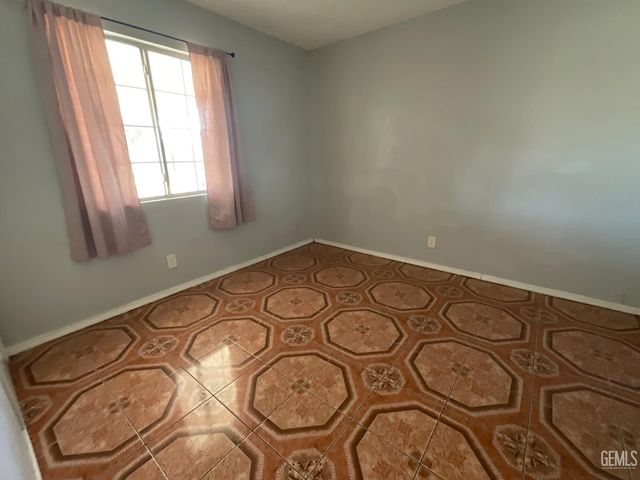 1020 Fairfax Road, Bakersfield, CA 93306