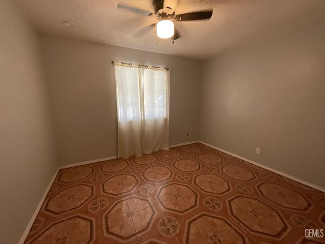 1020 Fairfax Road, Bakersfield, CA 93306