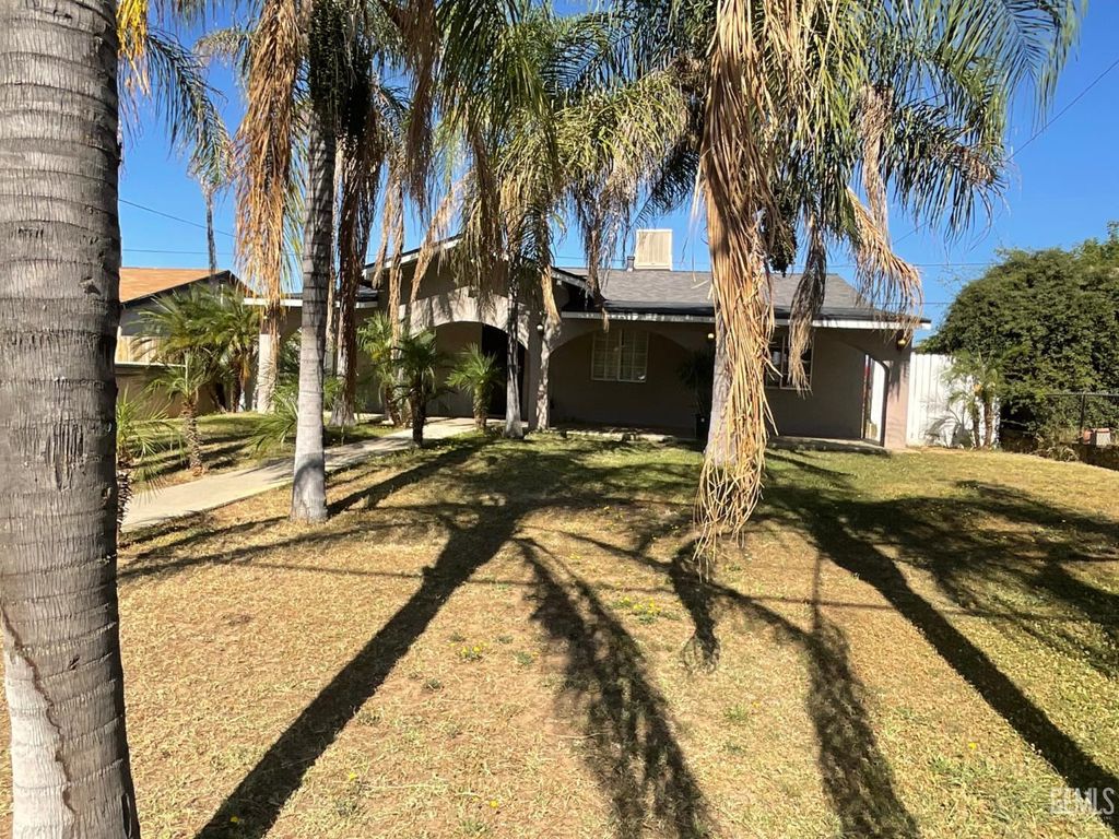 1020 Fairfax Road, Bakersfield, CA 93306