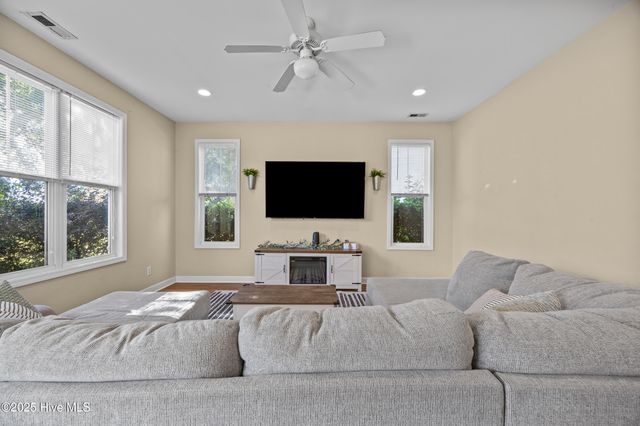 130 Azalea Drive, Hampstead, NC 28443
