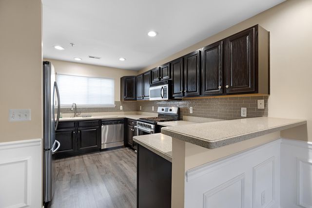 16992 Farmington Road, Livonia, MI 48154