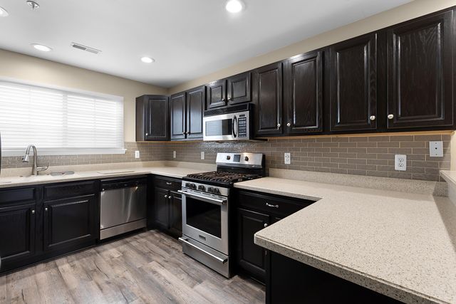 16992 Farmington Road, Livonia, MI 48154