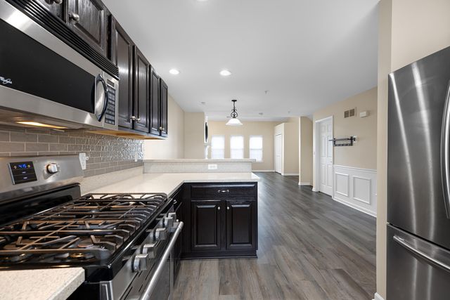 16992 Farmington Road, Livonia, MI 48154