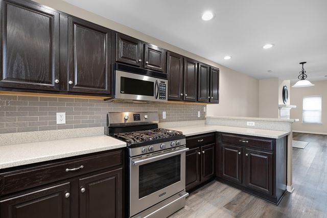 16992 Farmington Road, Livonia, MI 48154