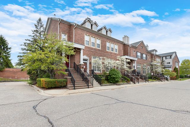 16992 Farmington Road, Livonia, MI 48154