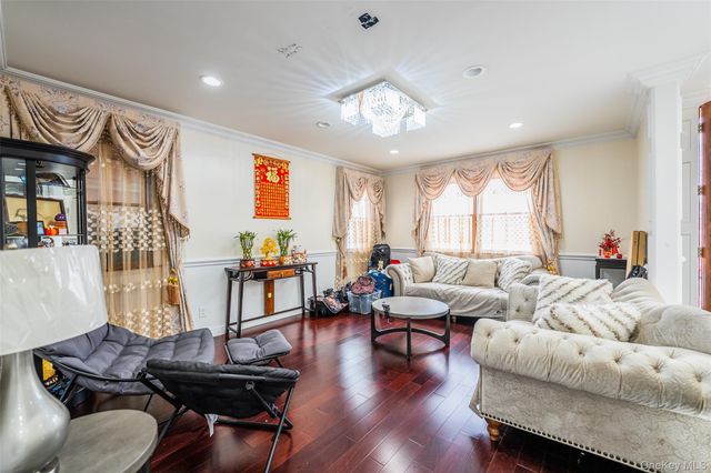 88 Elmwood Street, Plainview, NY 11803