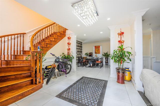 88 Elmwood Street, Plainview, NY 11803