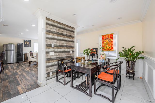 88 Elmwood Street, Plainview, NY 11803