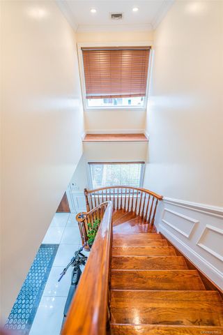 88 Elmwood Street, Plainview, NY 11803