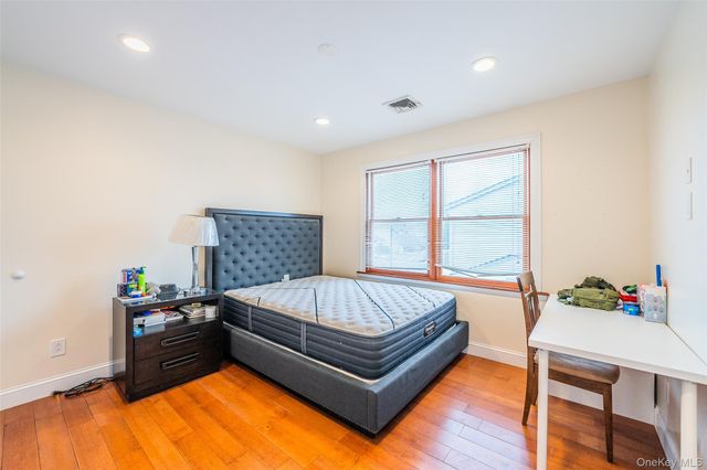 88 Elmwood Street, Plainview, NY 11803