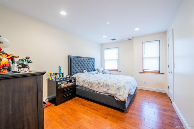 88 Elmwood Street, Plainview, NY 11803