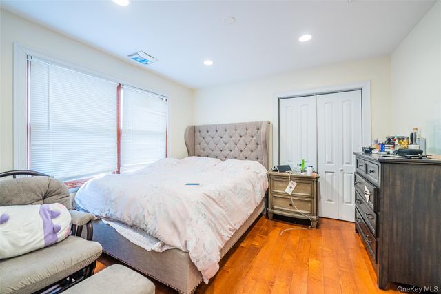 88 Elmwood Street, Plainview, NY 11803