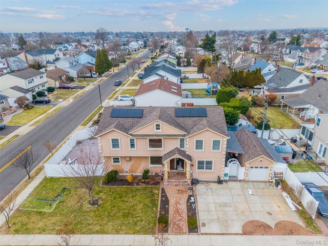 88 Elmwood Street, Plainview, NY 11803