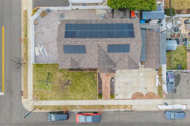 88 Elmwood Street, Plainview, NY 11803