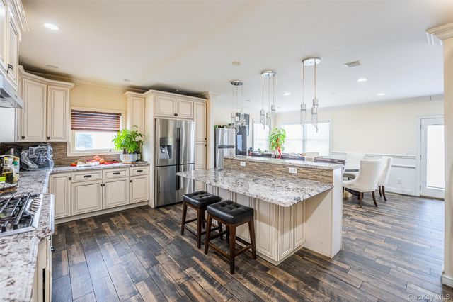 88 Elmwood Street, Plainview, NY 11803