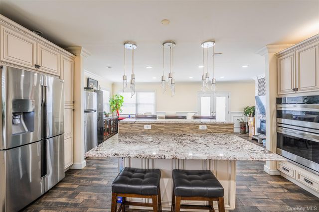 88 Elmwood Street, Plainview, NY 11803