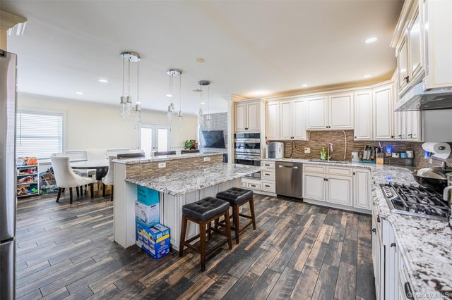 88 Elmwood Street, Plainview, NY 11803