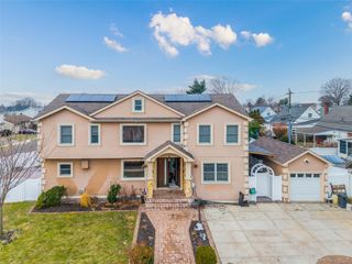88 Elmwood Street, Plainview, NY 11803