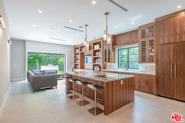 14752 Hartsook Street, Sherman Oaks, CA 91403