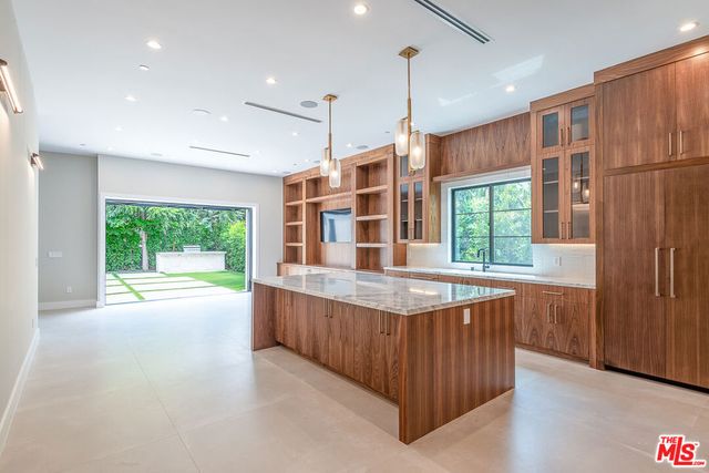 14752 Hartsook Street, Sherman Oaks, CA 91403