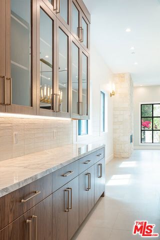 14752 Hartsook Street, Sherman Oaks, CA 91403