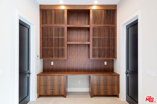 14752 Hartsook Street, Sherman Oaks, CA 91403