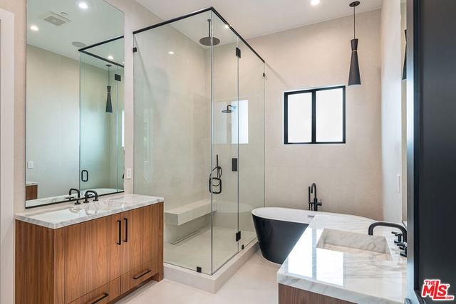 14752 Hartsook Street, Sherman Oaks, CA 91403
