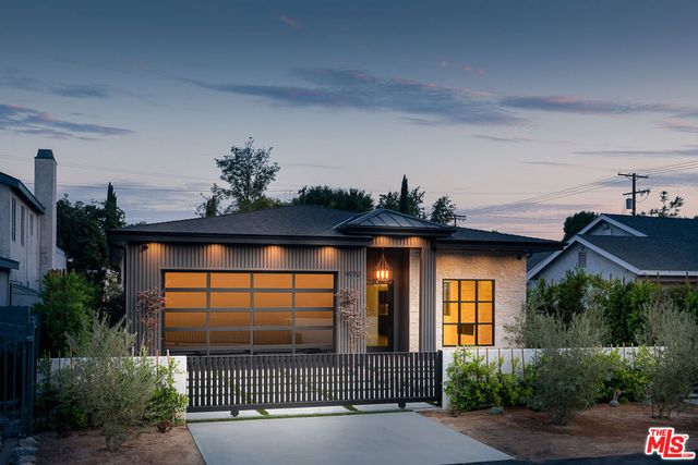 14752 Hartsook Street, Sherman Oaks, CA 91403