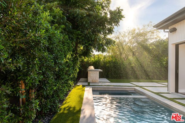 14752 Hartsook Street, Sherman Oaks, CA 91403