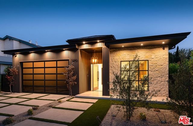 14752 Hartsook Street, Sherman Oaks, CA 91403