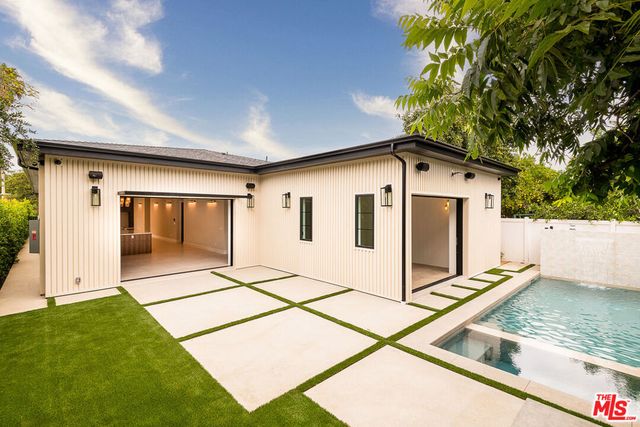 14752 Hartsook Street, Sherman Oaks, CA 91403
