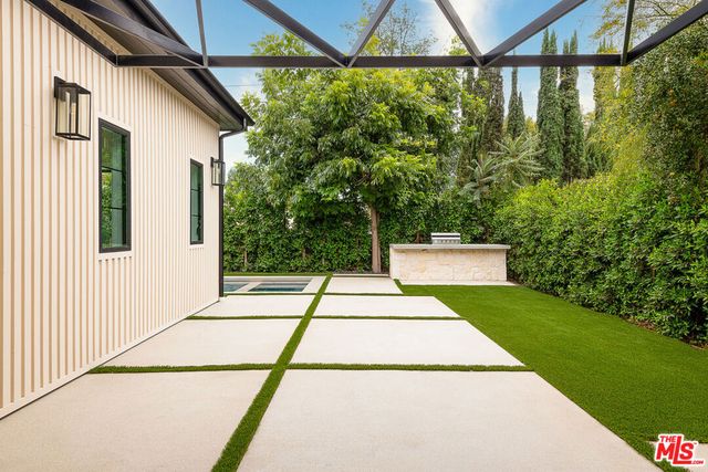 14752 Hartsook Street, Sherman Oaks, CA 91403
