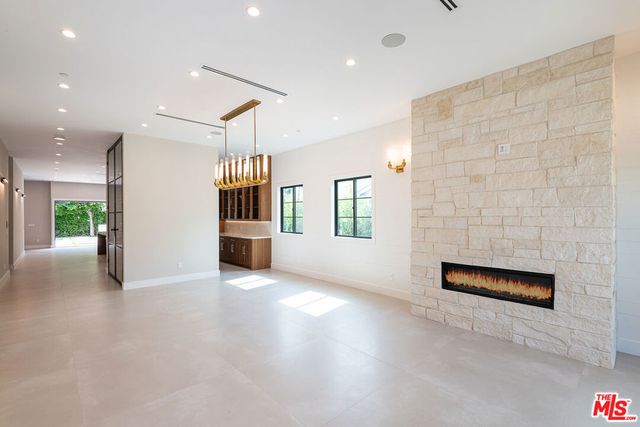 14752 Hartsook Street, Sherman Oaks, CA 91403