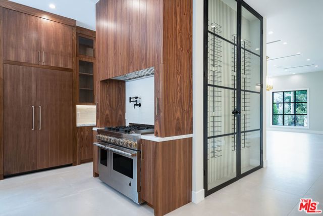 14752 Hartsook Street, Sherman Oaks, CA 91403