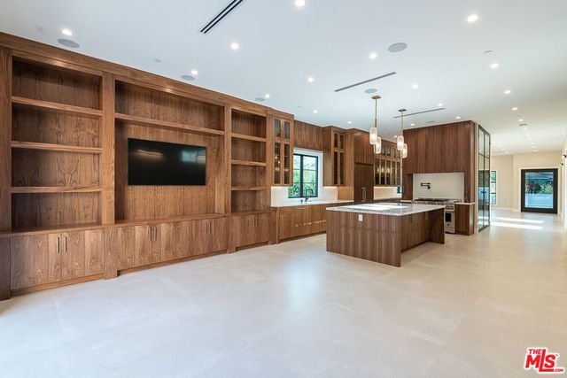 14752 Hartsook Street, Sherman Oaks, CA 91403