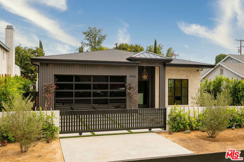 14752 Hartsook Street, Sherman Oaks, CA 91403