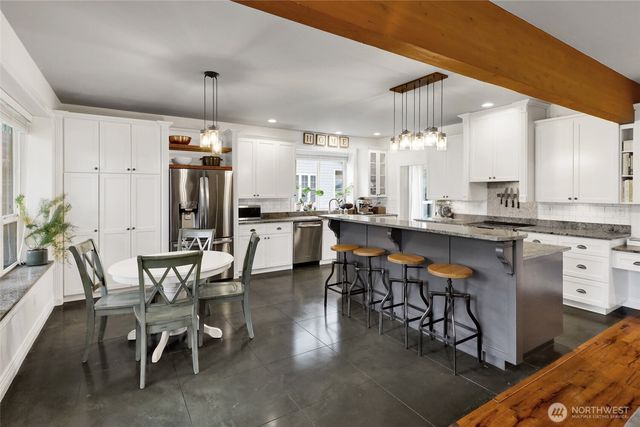 737 Sunrise Drive, Lynden, WA 98264