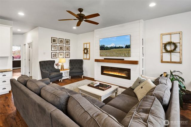 737 Sunrise Drive, Lynden, WA 98264