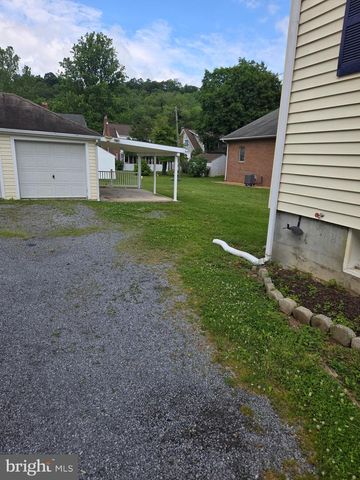 308 S GREEN ST, Berkeley Springs, WV 25411