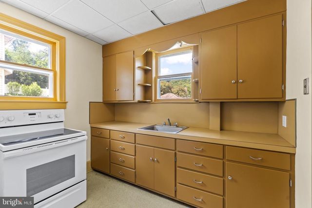 308 S GREEN ST, Berkeley Springs, WV 25411