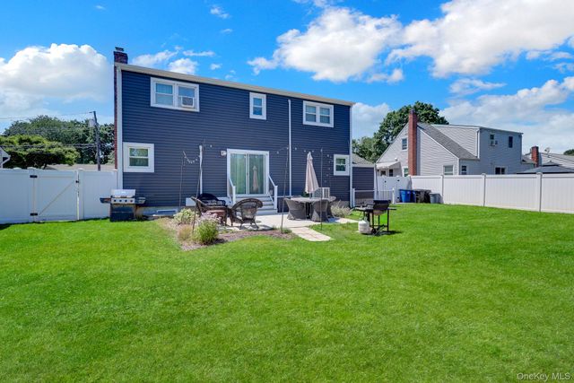 16 Heath Lane, East Northport, NY 11731
