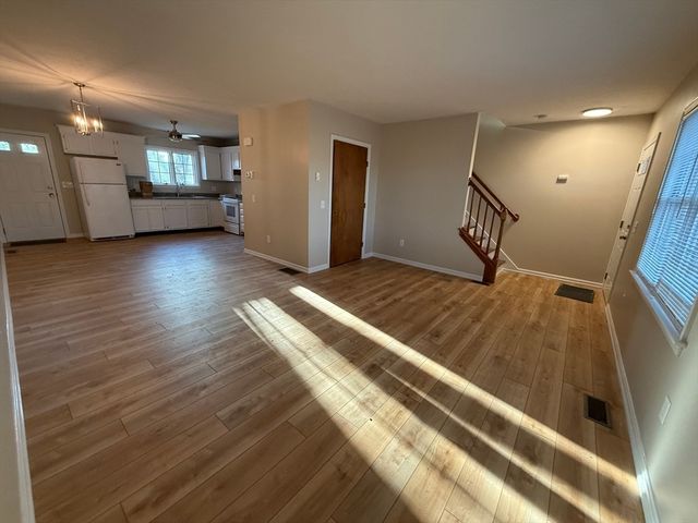 230 Beacon Street 3, Clinton, MA 01510