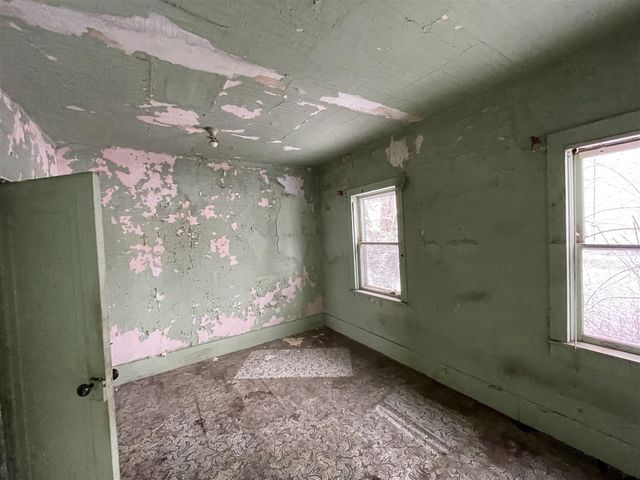 697 W Grand Avenue, Muskegon, MI 49441