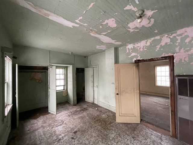 697 W Grand Avenue, Muskegon, MI 49441